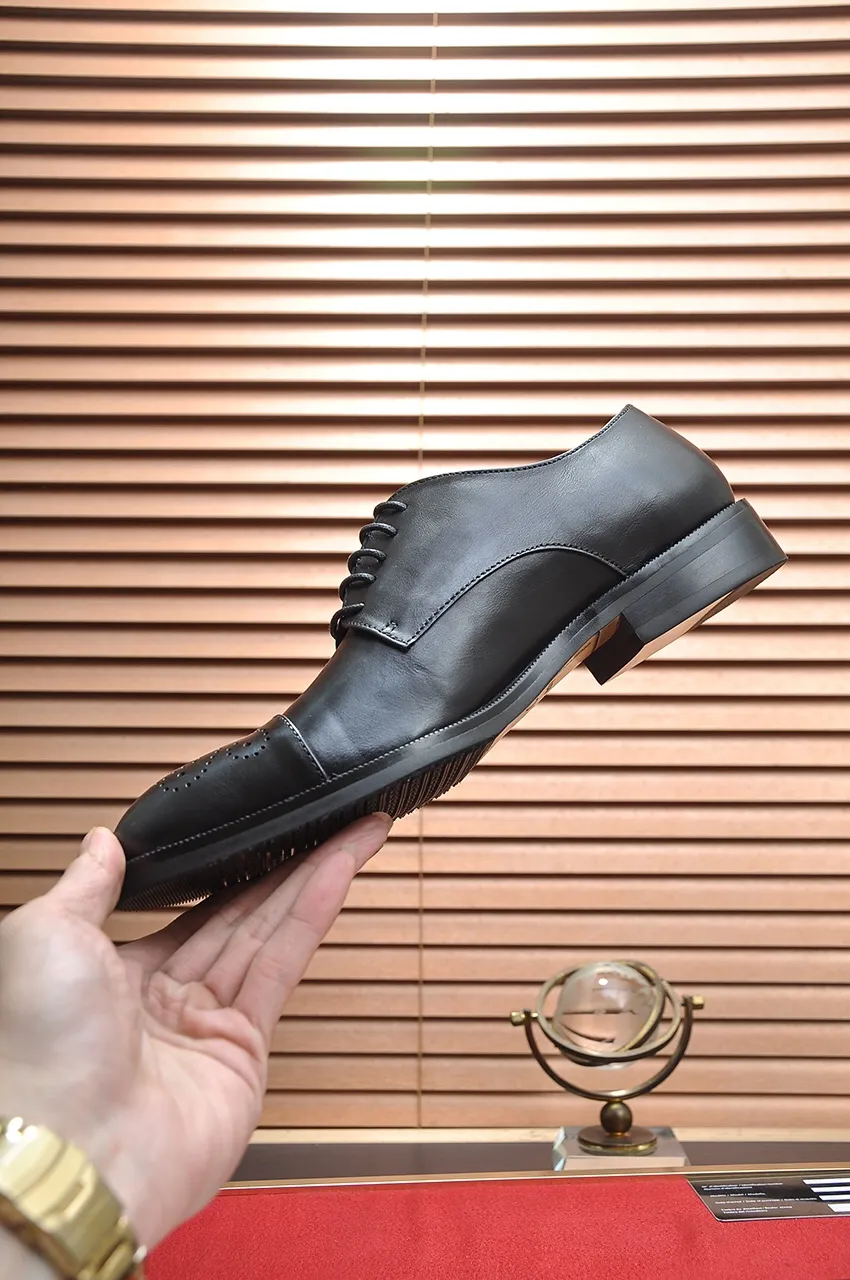 Men's shoes💰460💶Italy's top luxury men's shoe giant [GUCCI] has arrived in new style🍃Original European style🔰 Pleasant to the eye😍In order to make the shoes more durable and non-deformable🌀The production continues to follow traditional methods but there is still no lack of innovation💪The original sheepskin is chosen for the leather♻Smooth, natural and extra bright⭐Made of imported cowhide, the first choice of the rich 38-45 (45 customized)